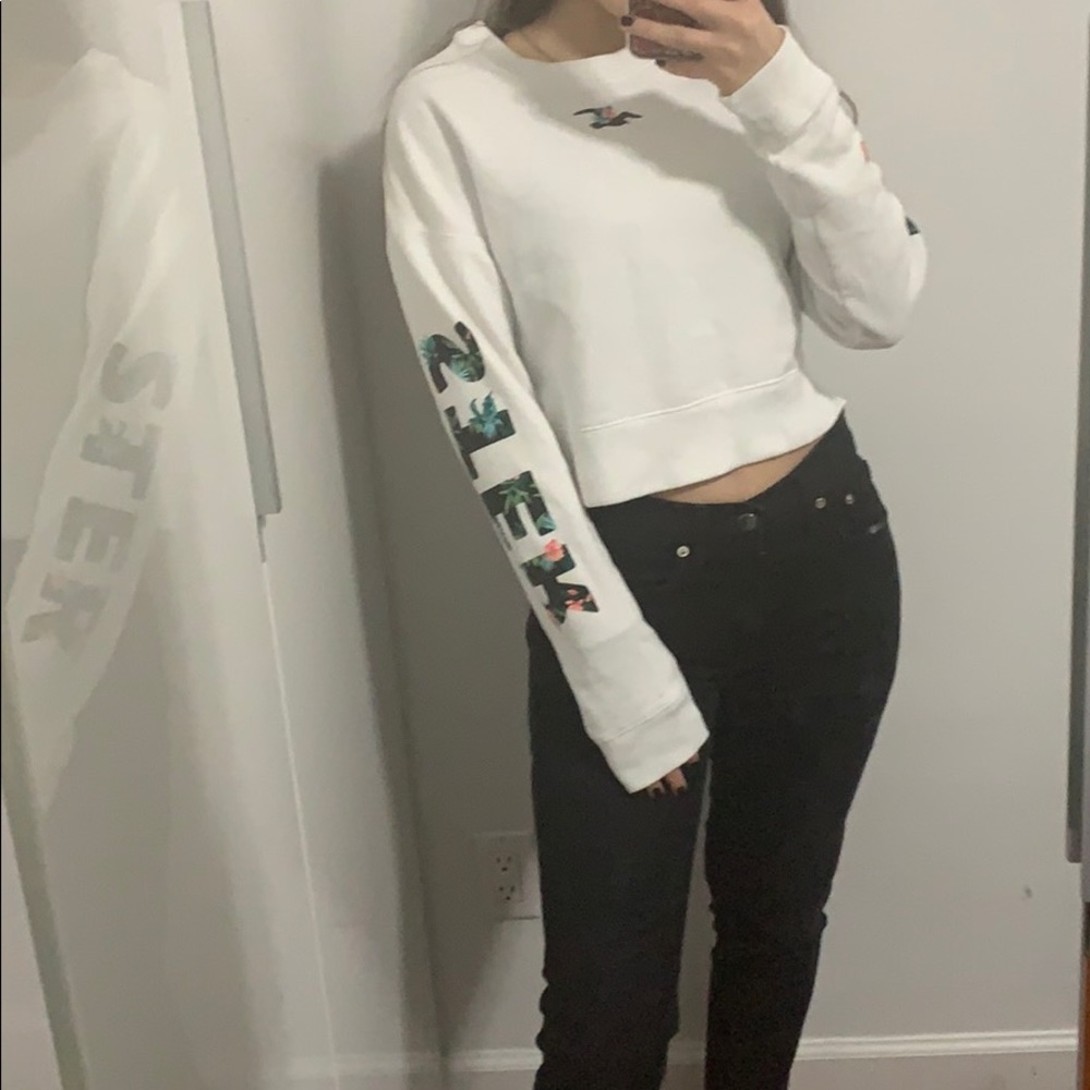Cropped Hollister sweatshirt.